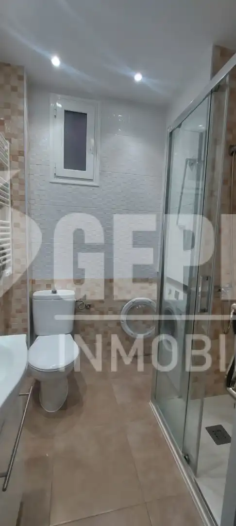 Bathroom of Flat for rent in Madrid  with Furnished