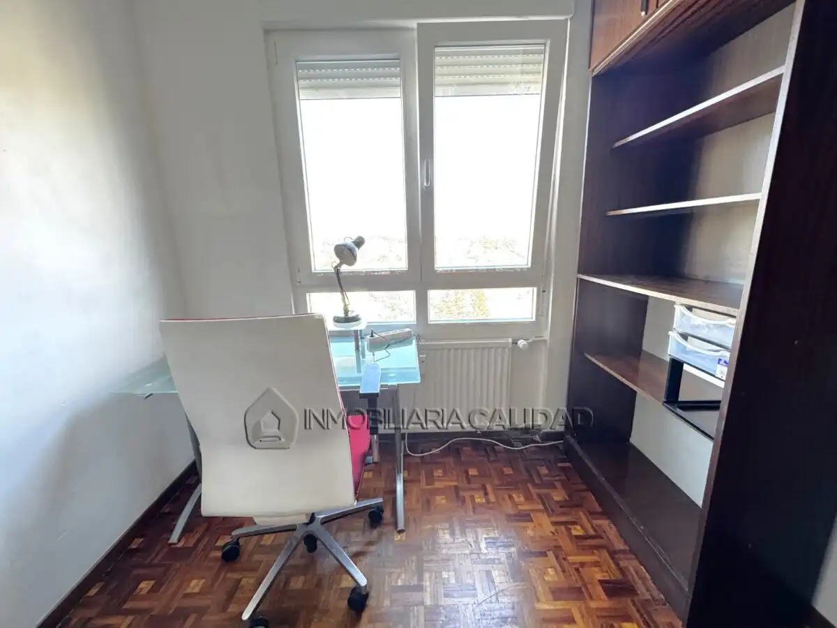 Bedroom of Flat for rent in Burgos  with Heating, Terrace and Furnished