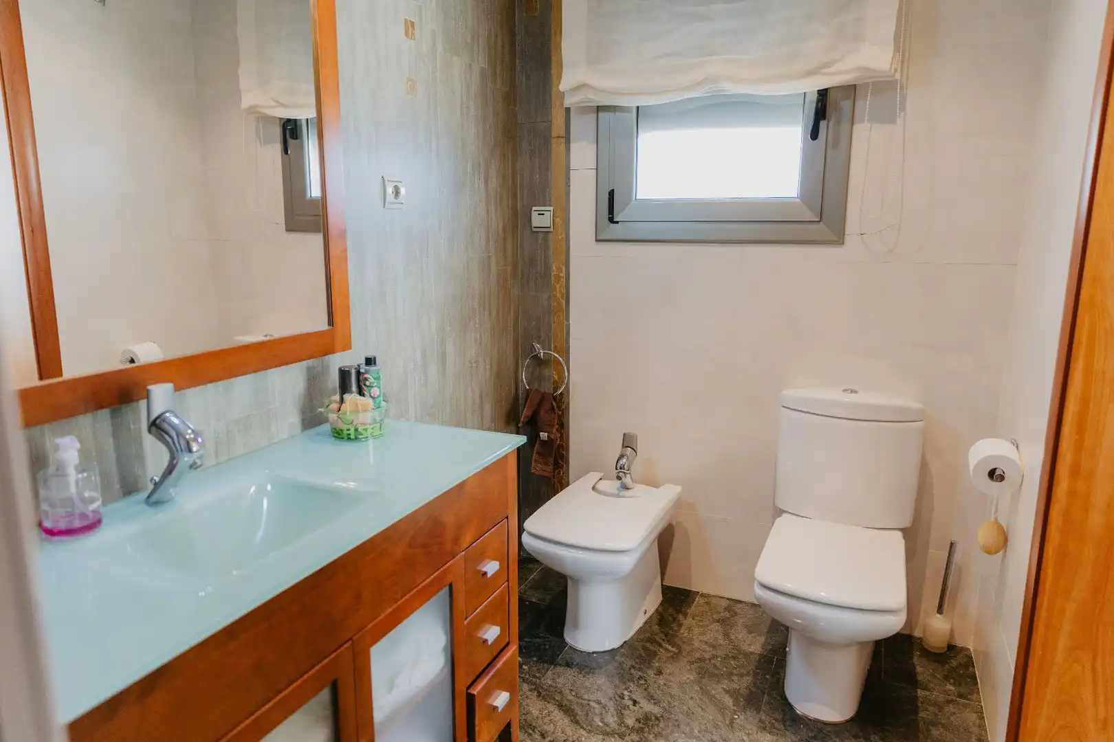 Bathroom of Houses for sale in Santa Coloma de Gramenet  with Air Conditioner, Heating and Private garden