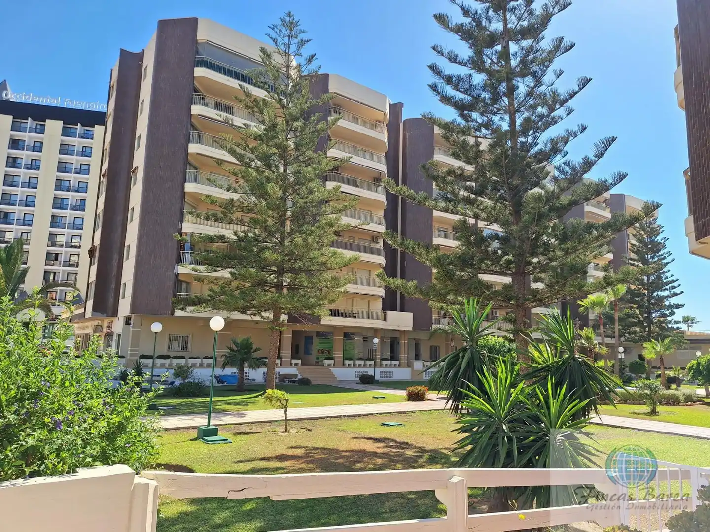 Außenansicht von Wohnung zum Verkauf in Fuengirola mit Klimaanlage und Terrasse
