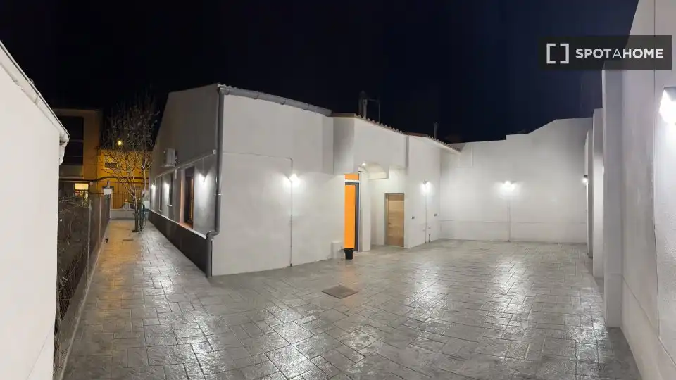 Vista exterior de Piso para compartir en Sant Vicenç de Castellet con Aire acondicionado, Terraza y Amueblado