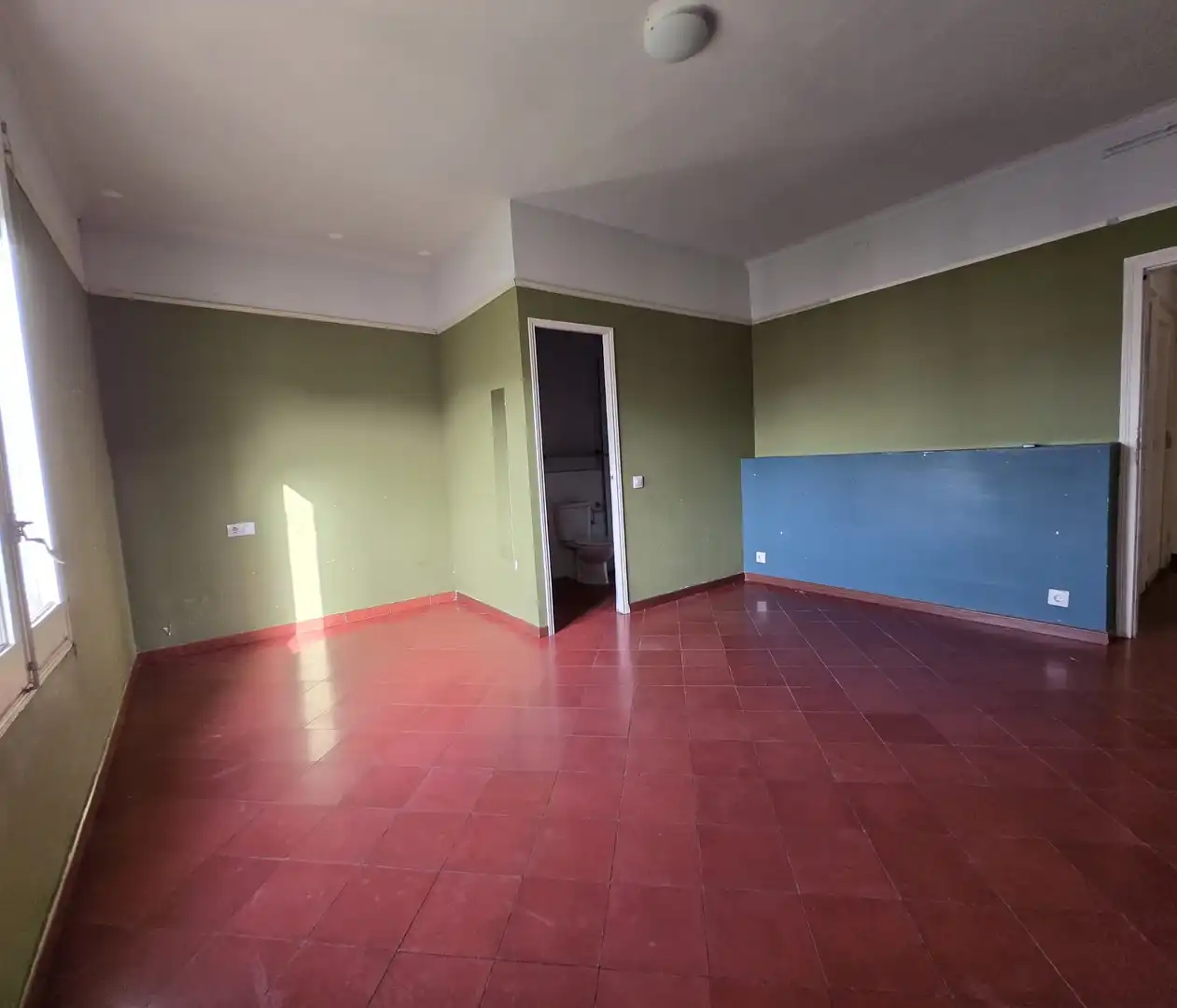Attic for sale in Barcelona  with Air Conditioner, Terrace and Alarm