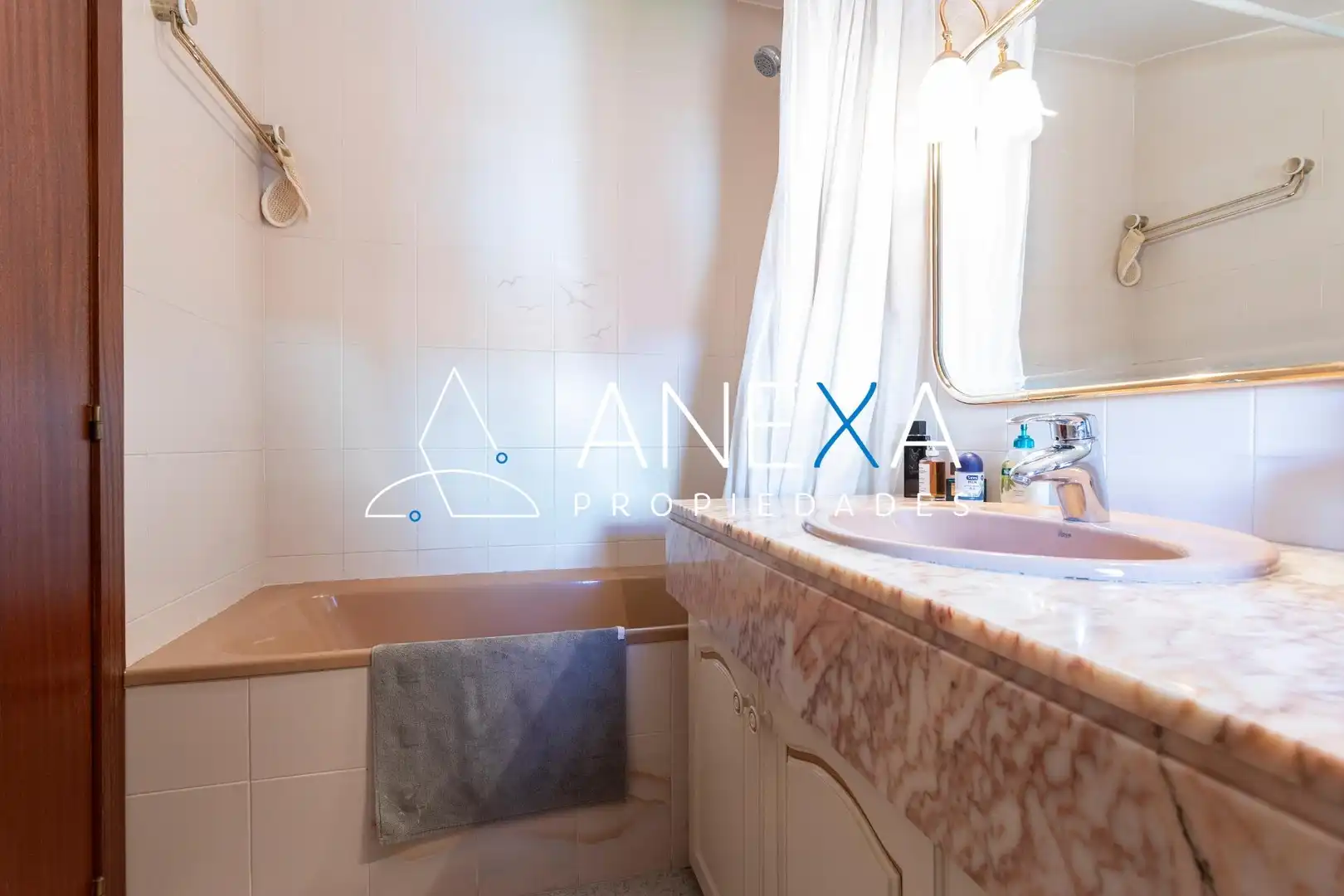 Badezimmer von Einfamilien-Reihenhaus zum Verkauf in Sant Just Desvern