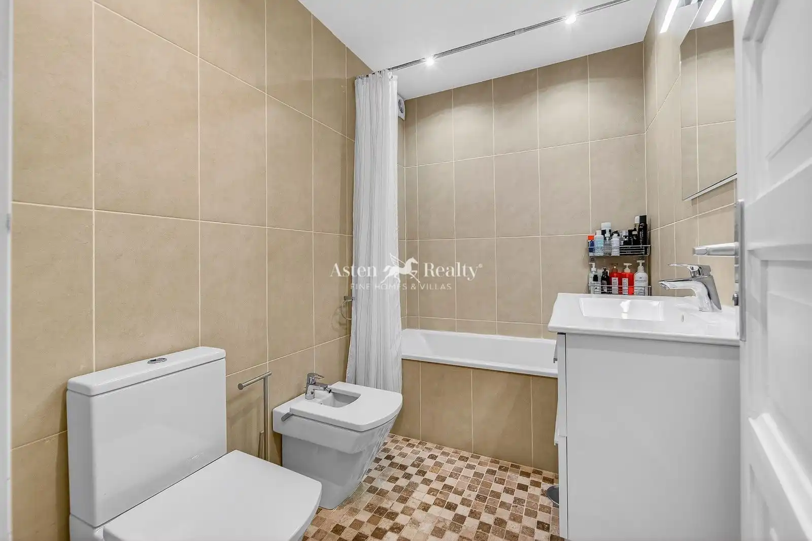 Bany de Apartament en venda en Arona amb Aire condicionat, Terrassa i Piscina