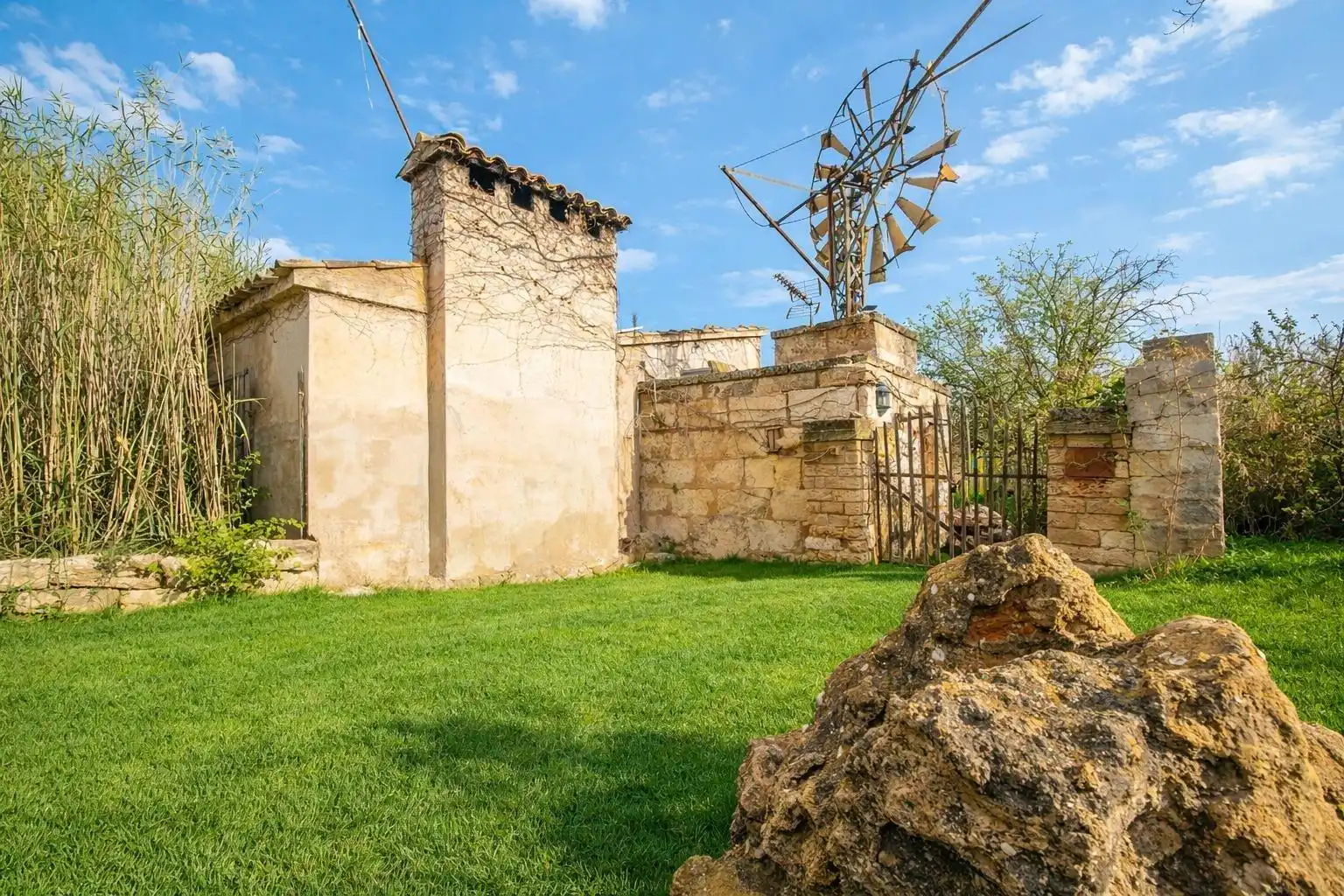 Jardí de Finca rústica en venda en Sa Pobla amb Piscina