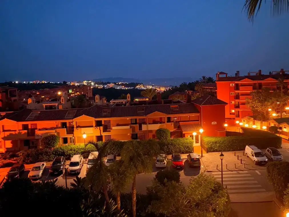 Vista exterior de Pis de lloguer en Marbella amb Aire condicionat, Piscina i Balcó