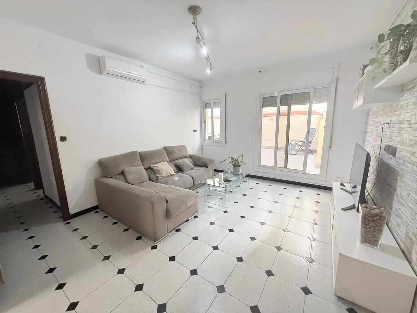 Sala de estar de Planta baja en venta en Badalona con Aire acondicionado, Calefacción y Jardín privado