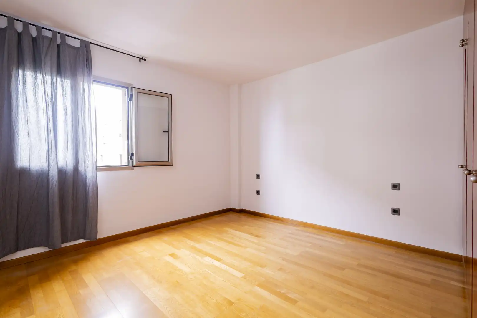 Habitación de Ático de alquiler en San Cristóbal de la Laguna con Terraza, Trastero y Balcón