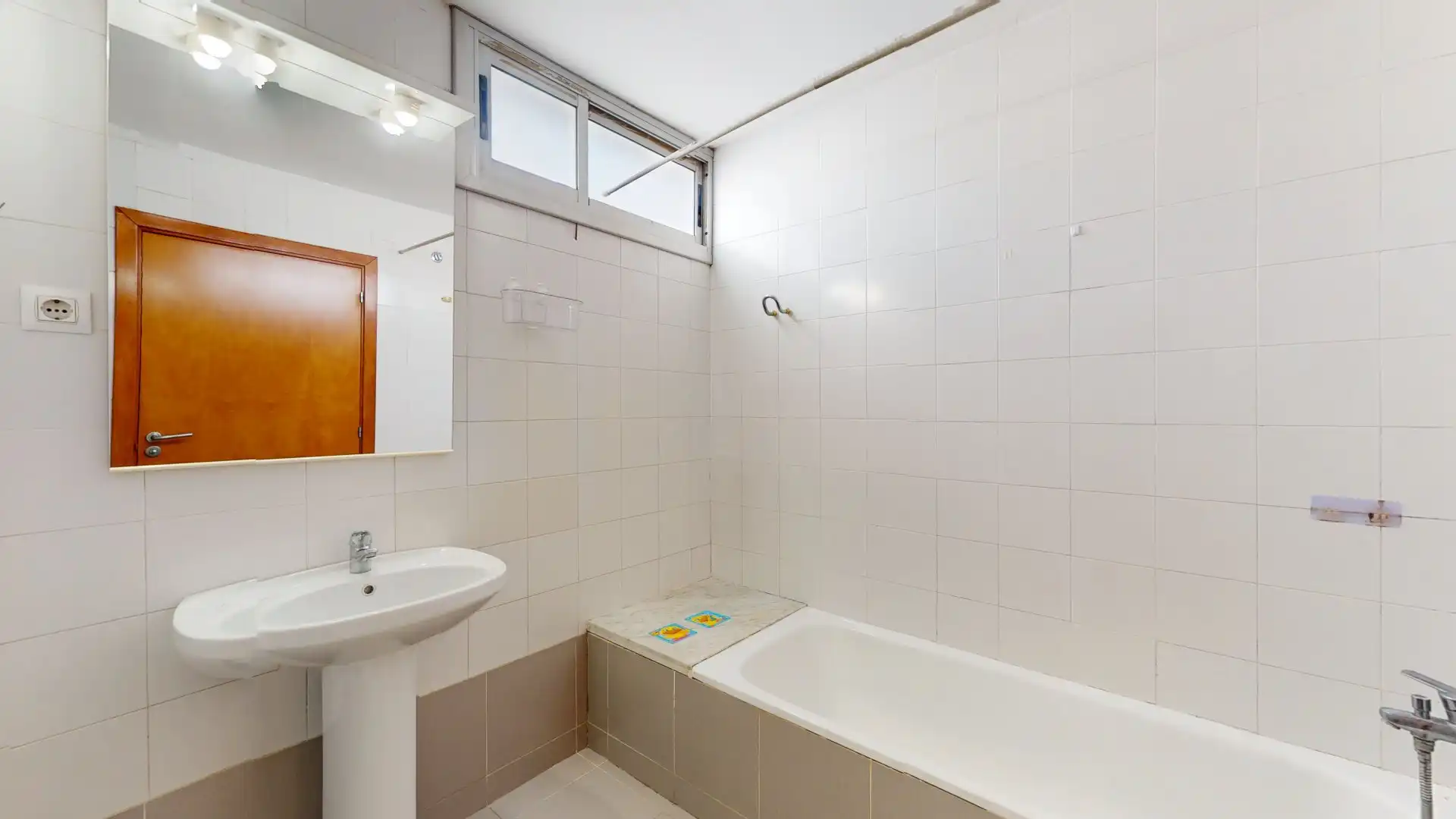 Badezimmer von Wohnung zum Verkauf in Barcelona mit Heizung und Balkon