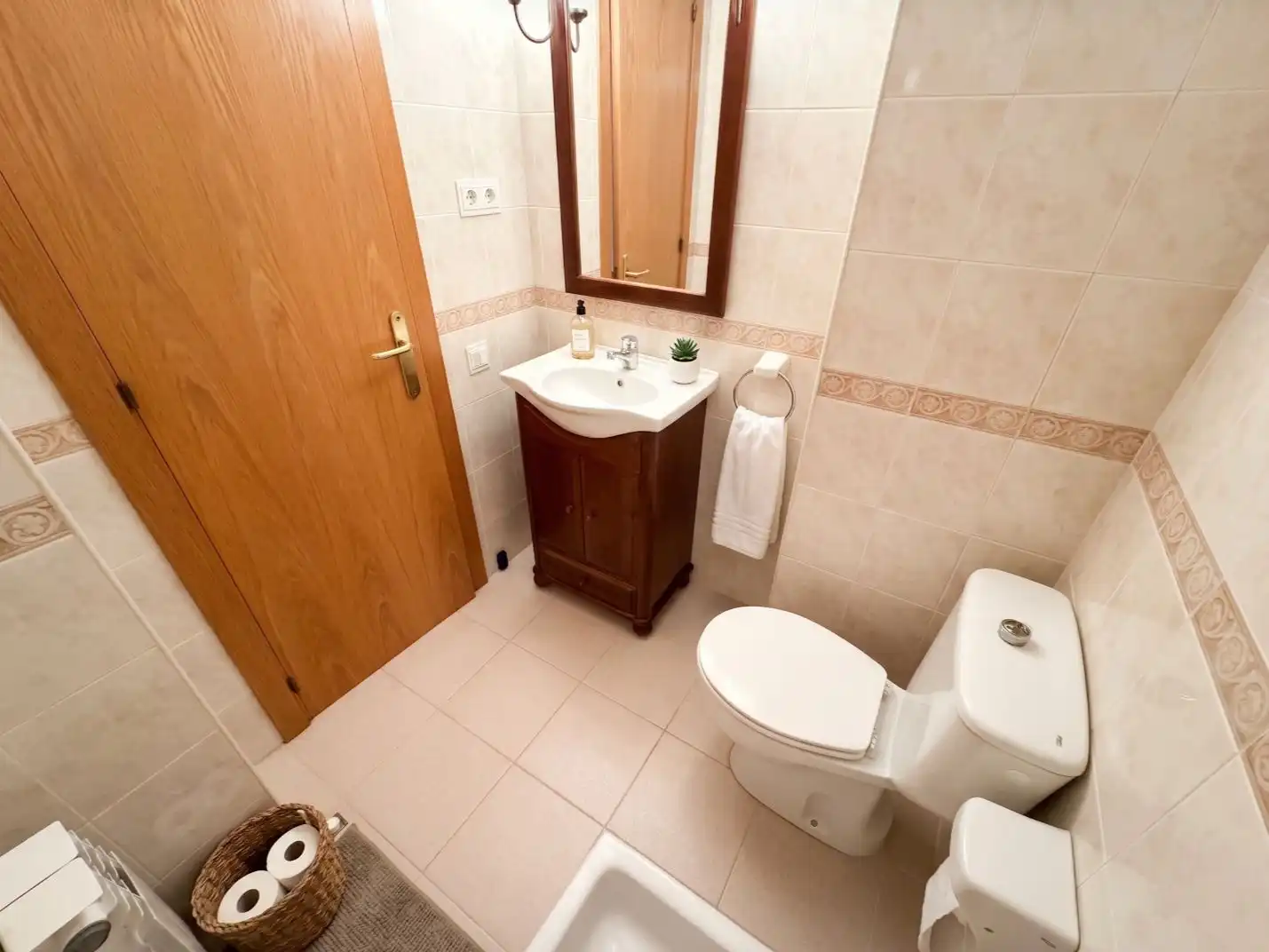 Bathroom of Flat for share in Sabadell  with Air Conditioner, Heating and Private garden