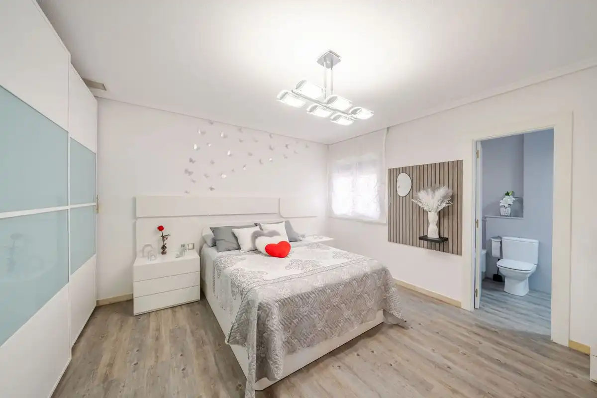 Habitación de Casa adosada en venta en Elche / Elx con Aire acondicionado, Calefacción y Piscina