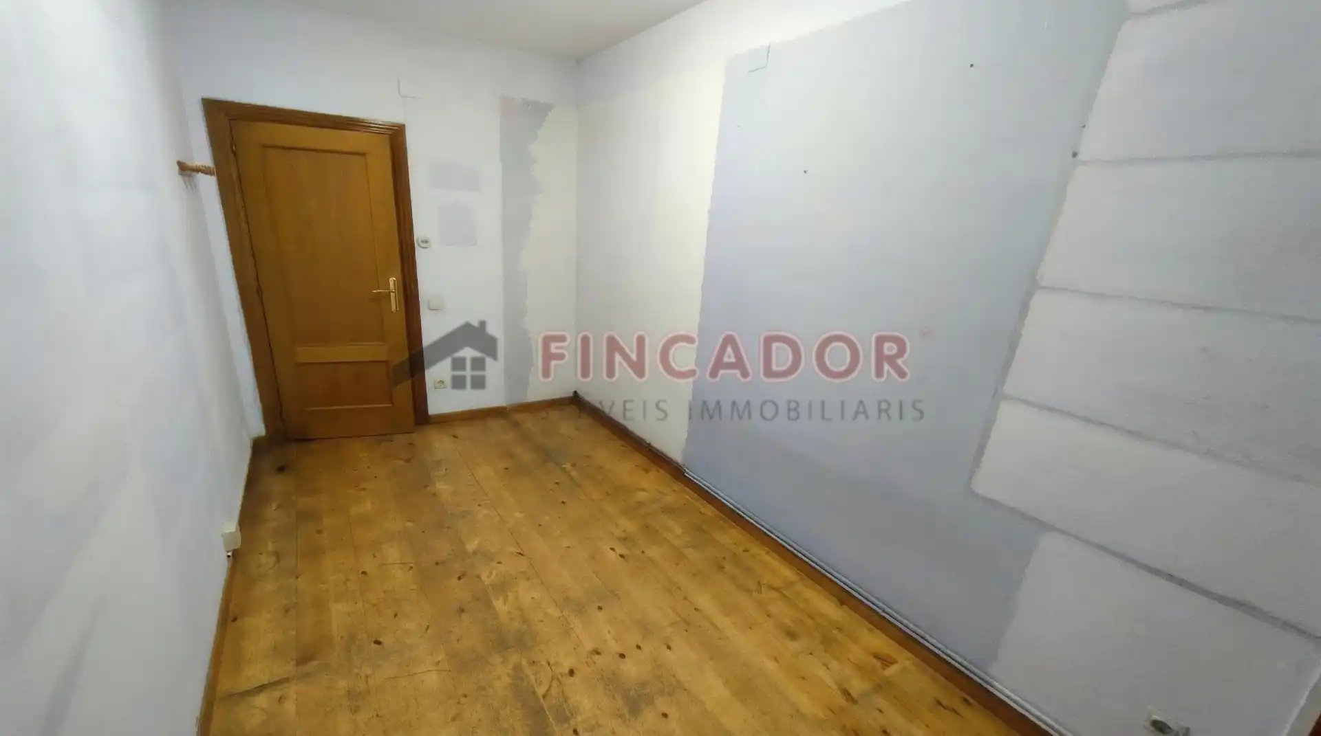 Habitación de Piso en venta en Cornellà de Llobregat con Calefacción, Parquet y Balcón