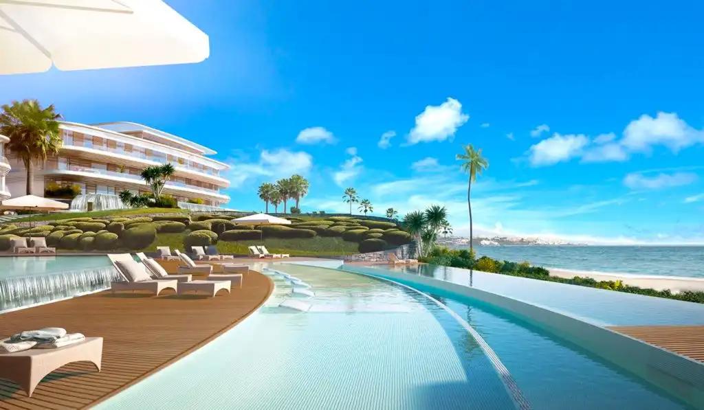 Piscina de Apartamento de alquiler en Estepona con Aire acondicionado, Calefacción y Parquet