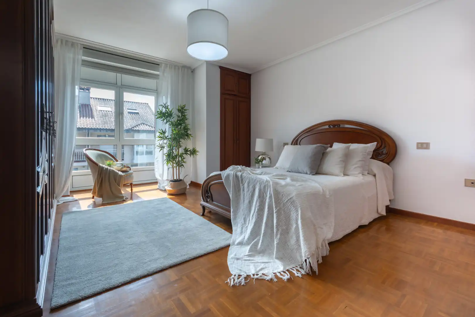 Dormitori de Casa o xalet en venda en Avilés amb Calefacció, Jardí privat i Parquet