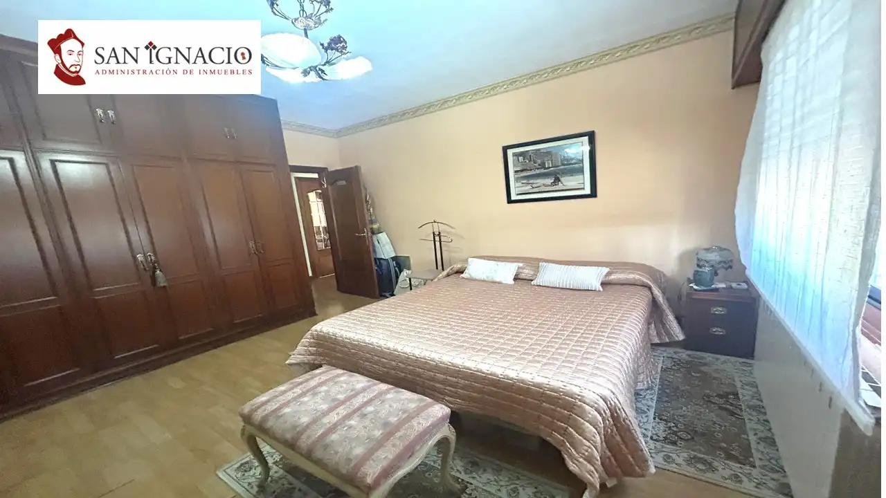 Habitación de Casa o chalet en venta en Villarcayo de Merindad de Castilla la Vieja con Calefacción, Jardín privado y Piscina