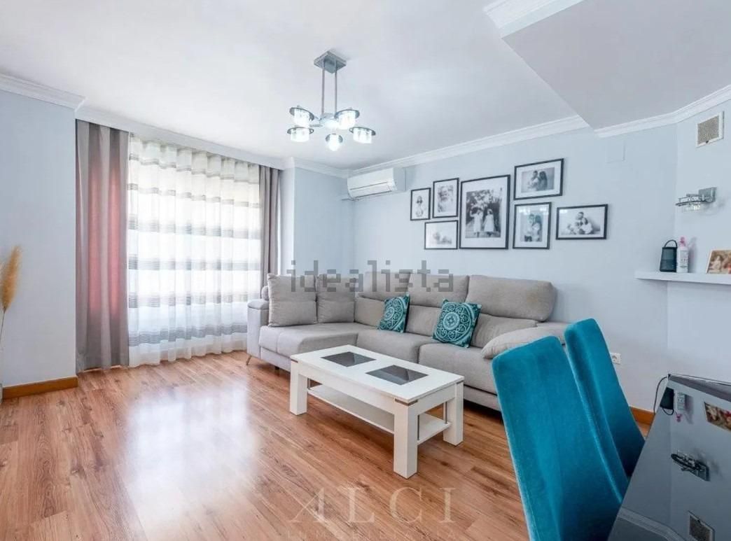 Sala d'estar de Casa o xalet en venda en Málaga Capital amb Aire condicionat i Jardí privat