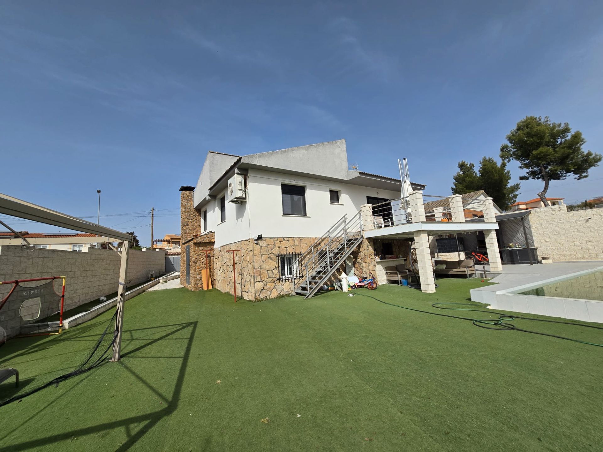 Außenansicht von Haus oder Chalet zum Verkauf in Colmenar de Oreja mit Heizung, Privatgarten und Terrasse