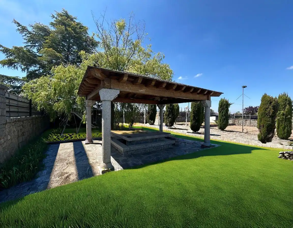 Terrassa de Casa o xalet en venda en San Cristóbal de Segovia amb Calefacció, Jardí privat i Terrassa