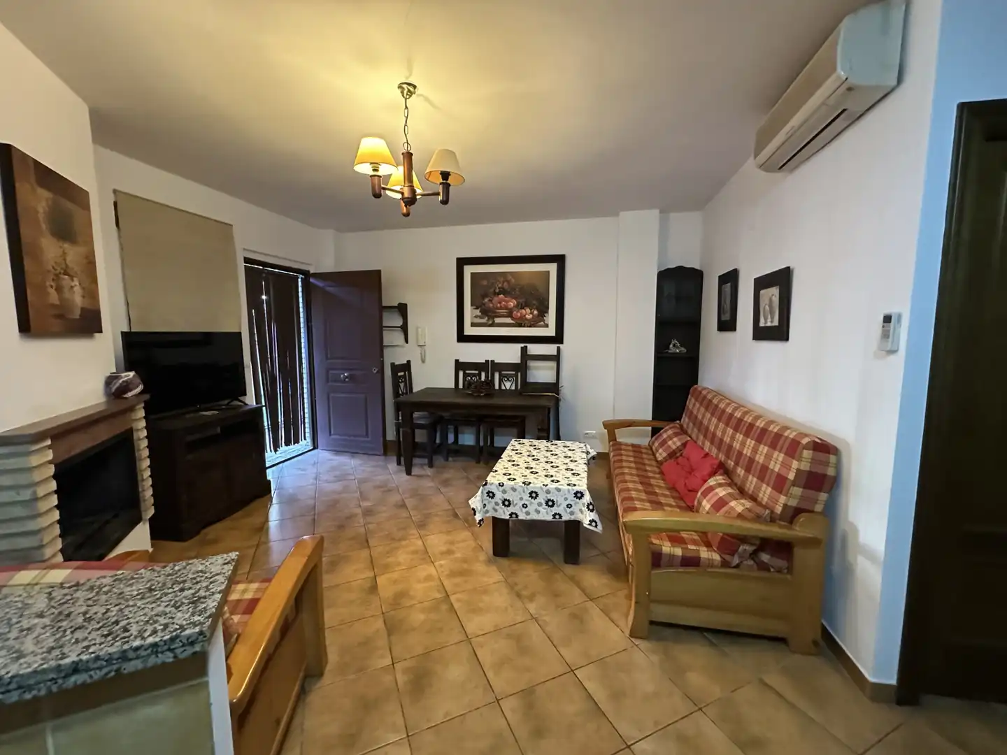 Sala d'estar de Pis en venda en La Iruela amb Aire condicionat, Traster i Piscina comunitària