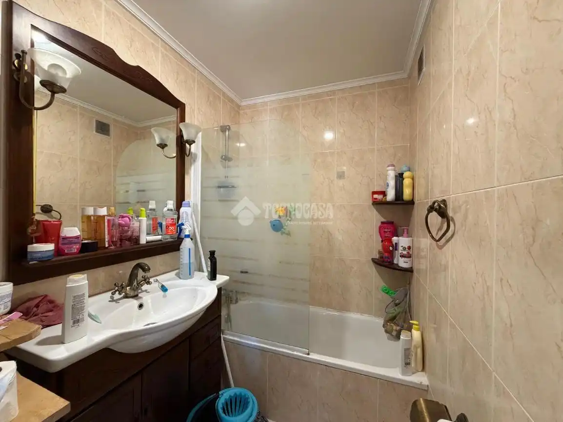 Baño de Piso en venta en Castro-Urdiales con Piscina comunitaria