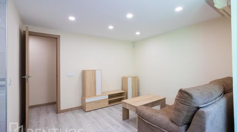 Foto 3 de Planta baja de alquiler en Caucho, Arcos, Madrid Capital