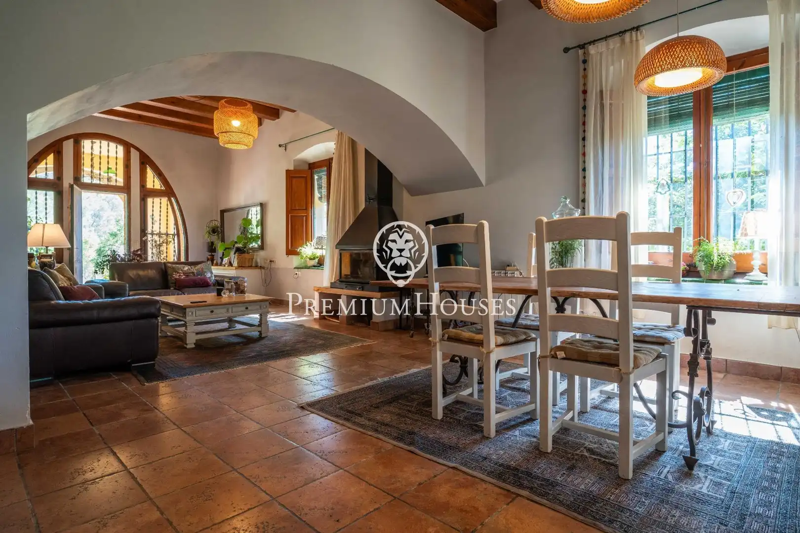 Sala d'estar de Finca rústica en venda en Sant Pere de Ribes amb Calefacció i Jardí privat