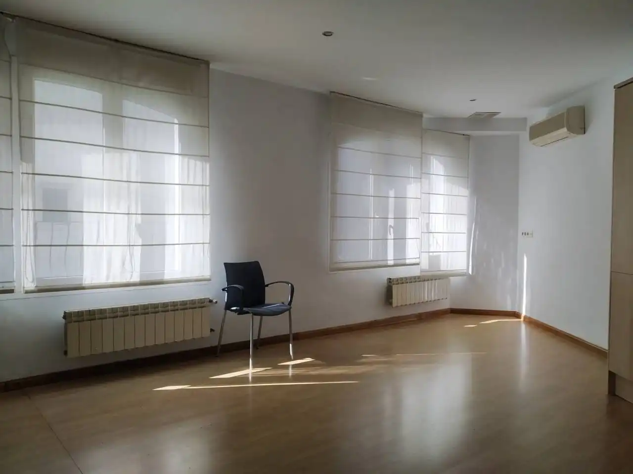 Sala d'estar de Oficina de lloguer en Blanes amb Aire condicionat