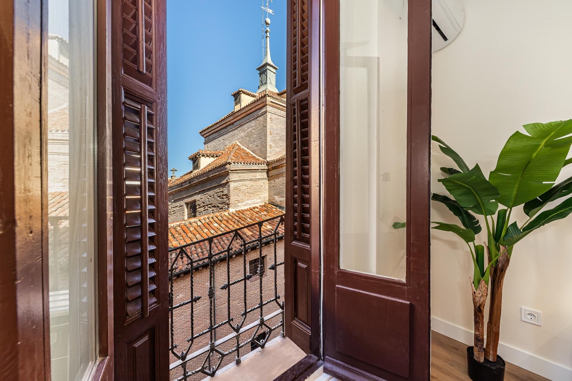 Piso de alquiler en Calle HUERTAS, Cortes - Huertas, Centro