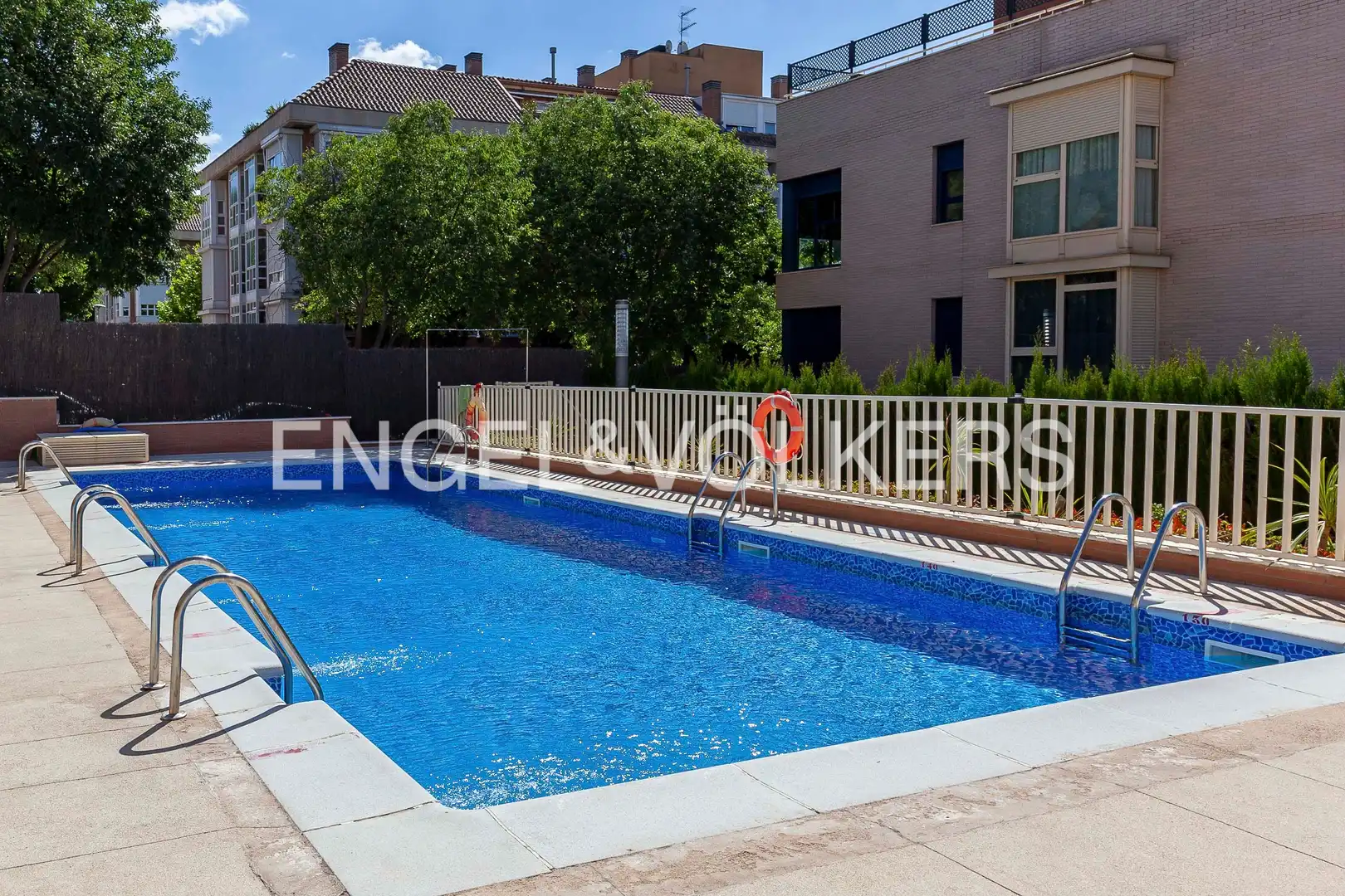 Swimming pool of Flat for sale in Madrid  with Air Conditioner, Heating and Swimming Pool