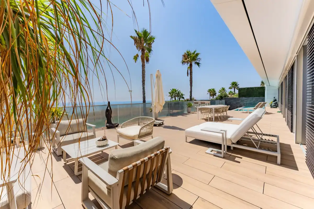 Terrassa de Casa adosada de lloguer en Estepona amb Aire condicionat, Traster i Piscina