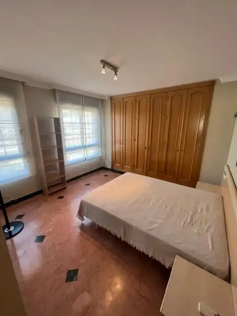 Schlafzimmer von Wohnungen zur Miete in Granada mit Klimaanlage, Heizung und Terrasse