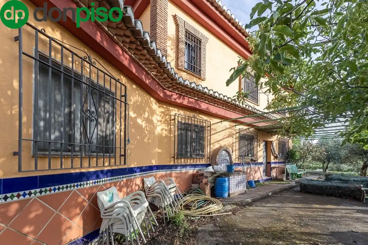 Vista exterior de Finca rústica en venda en Monachil amb Jardí privat i Piscina comunitària