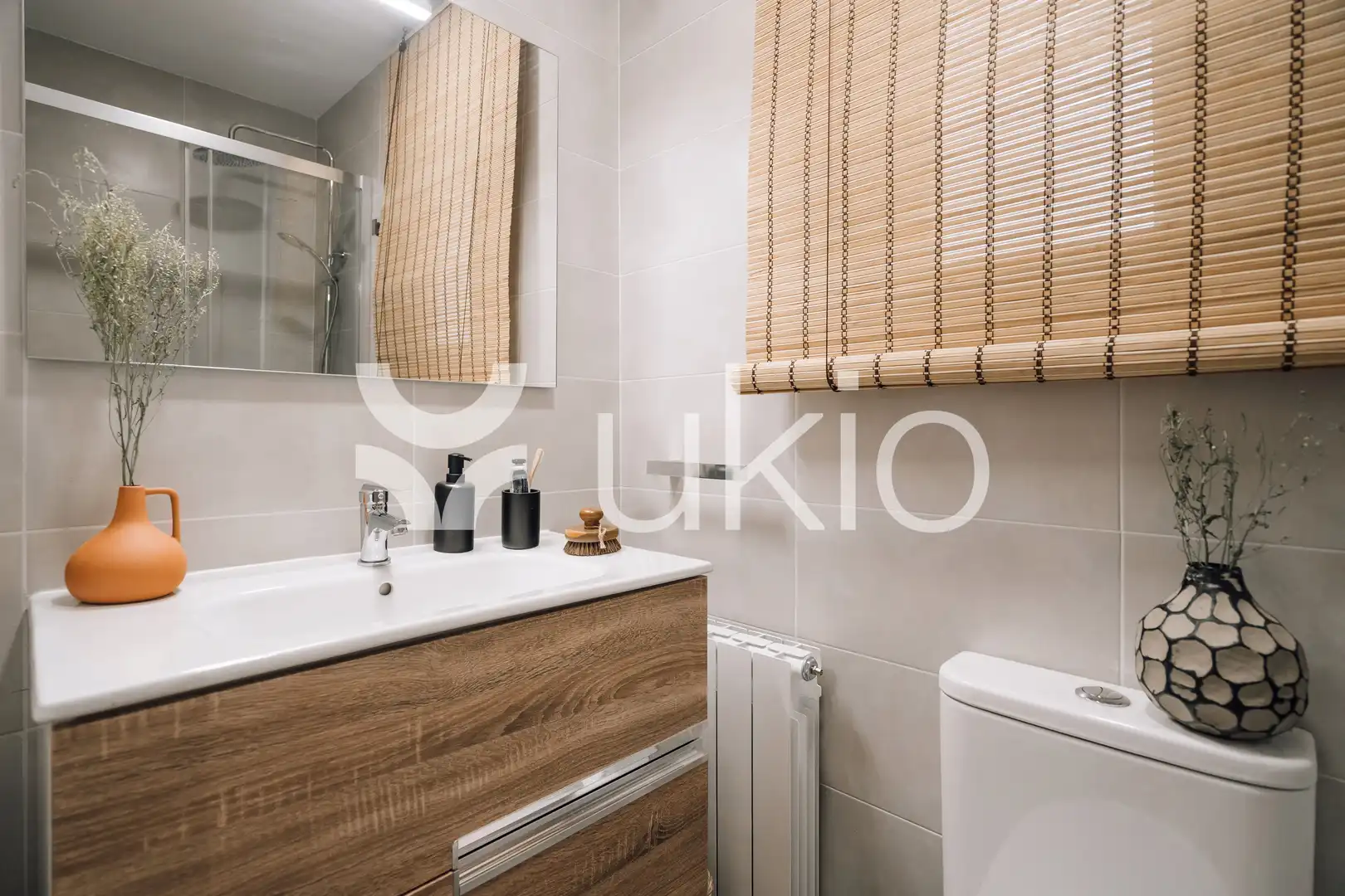 Bany de Apartament de lloguer en Barcelona amb Aire condicionat, Calefacció i Moblat