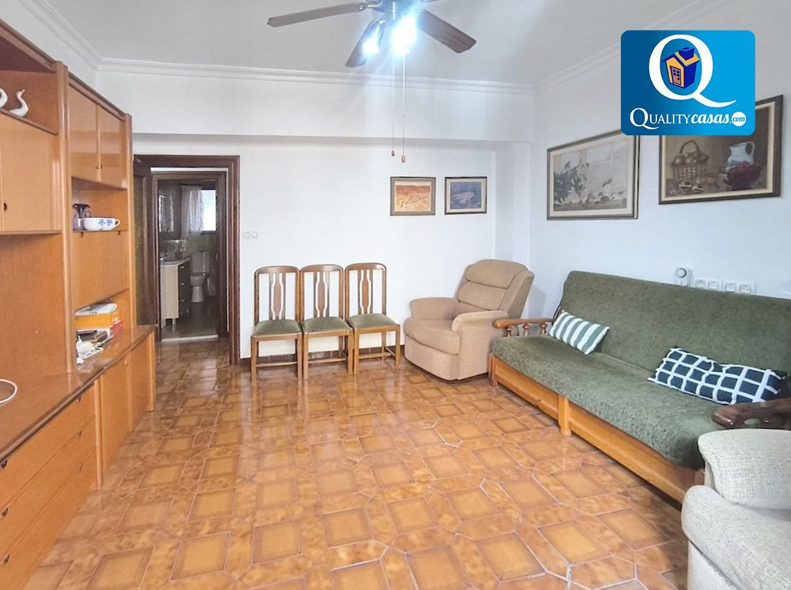 Sala d'estar de Apartament en venda en Alicante / Alacant amb Aire condicionat i Terrassa