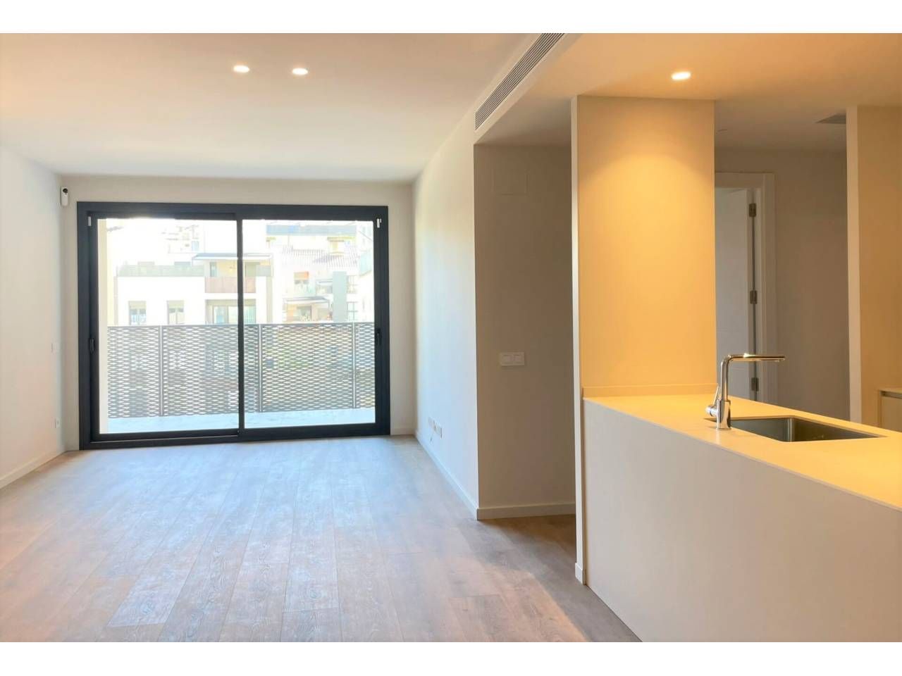 Vista exterior de Pis de lloguer en Girona Capital amb Aire condicionat, Calefacció i Parquet