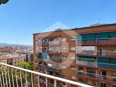 Flat with lift for sale in Nou Barris