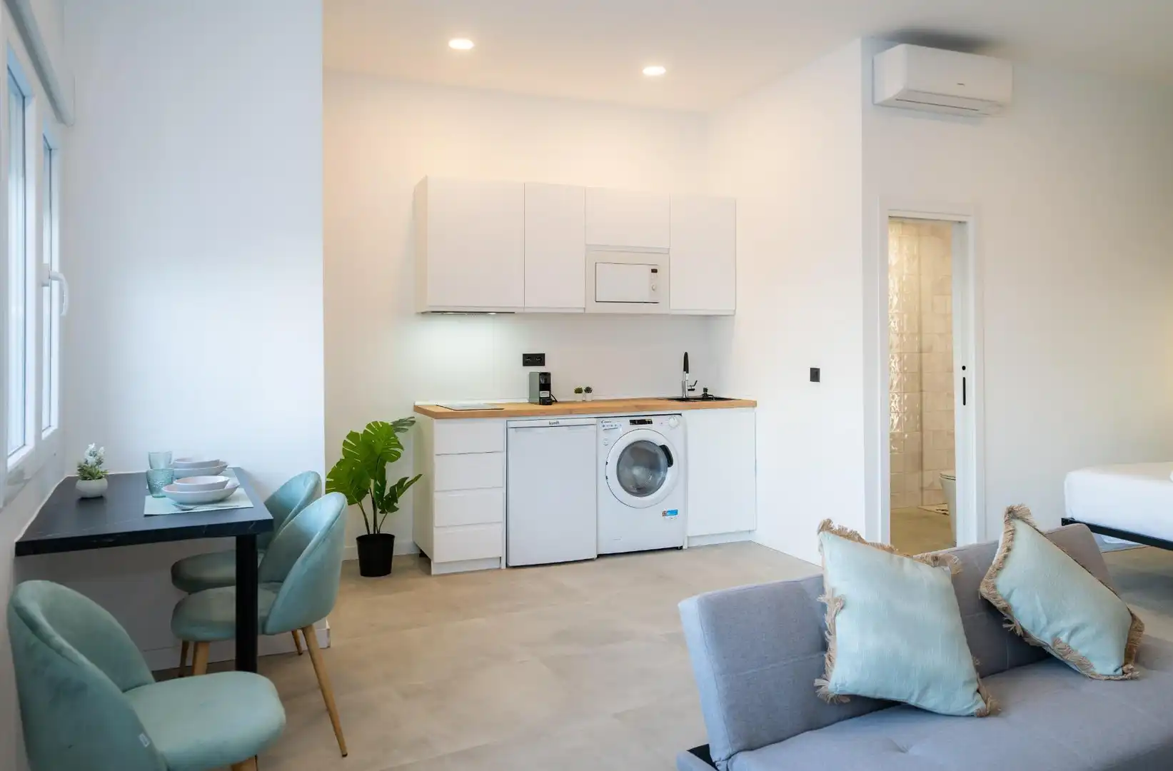 Living room of Study for sale in Málaga  with Community pool