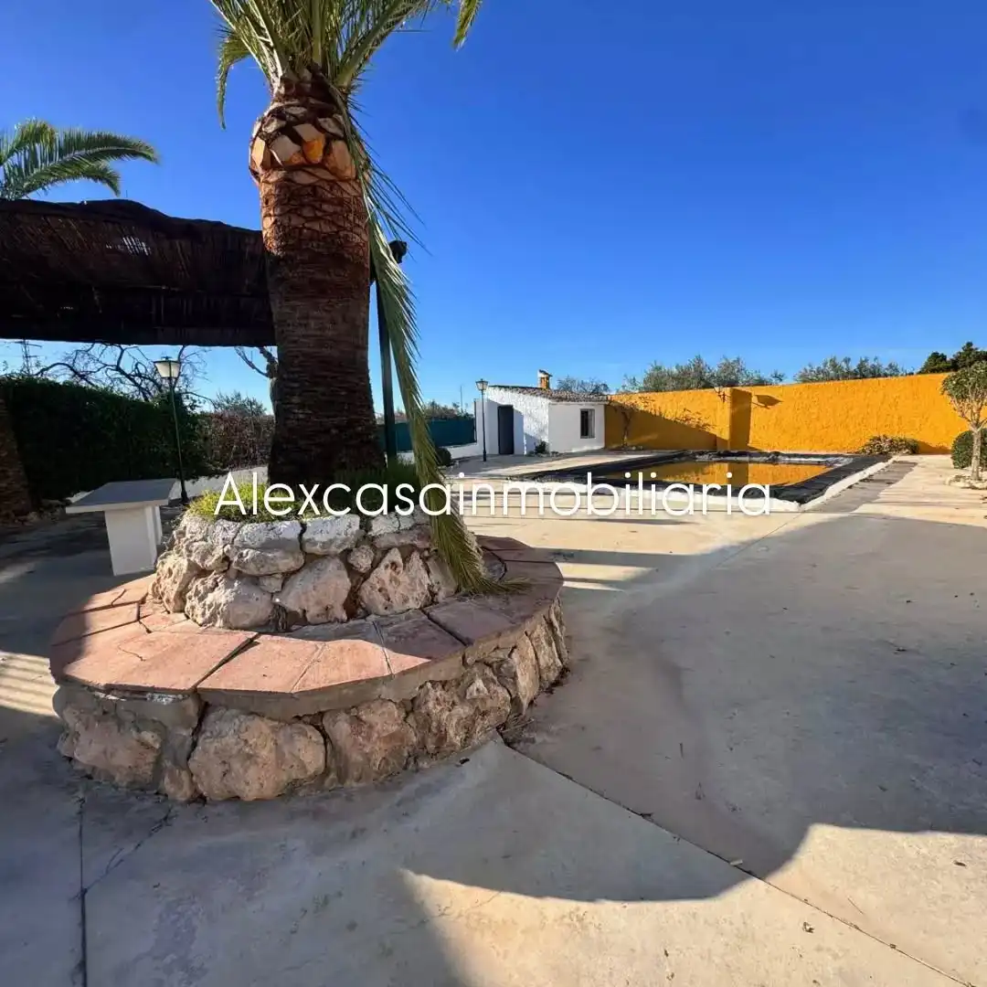 Casa rústica amb piscina en venda a Cabra, imagen 2