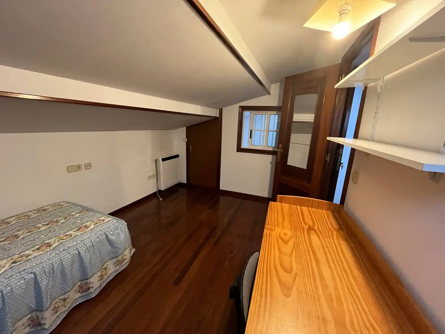 Habitación de Ático de alquiler en Santiago de Compostela  con Amueblado