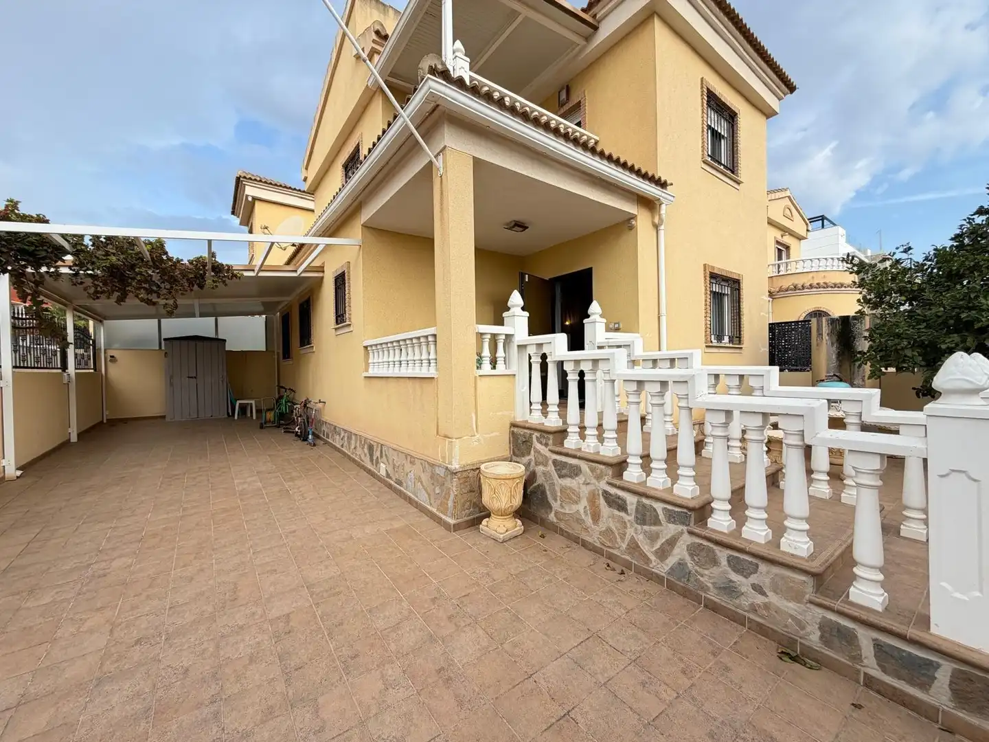 Vista exterior de Casa o chalet en venta en Orihuela Costa