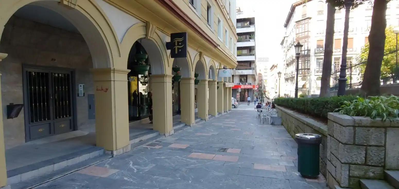 Oficina de lloguer en Centro - Casco Histórico
