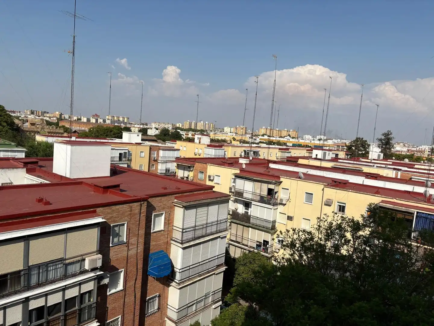 Vista exterior de Pis de lloguer en Sevilla amb Aire condicionat, Moblat i Balcó