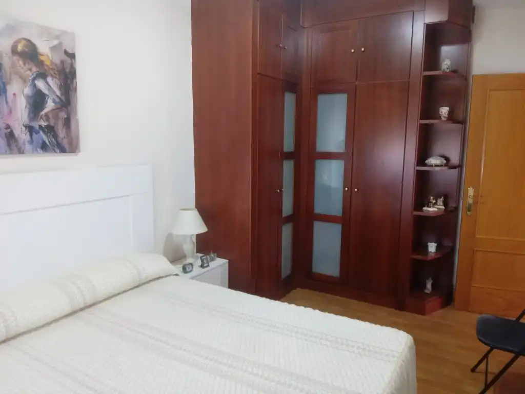 Habitación de Apartamento en venta en Valdorros con Calefacción, Terraza y Amueblado