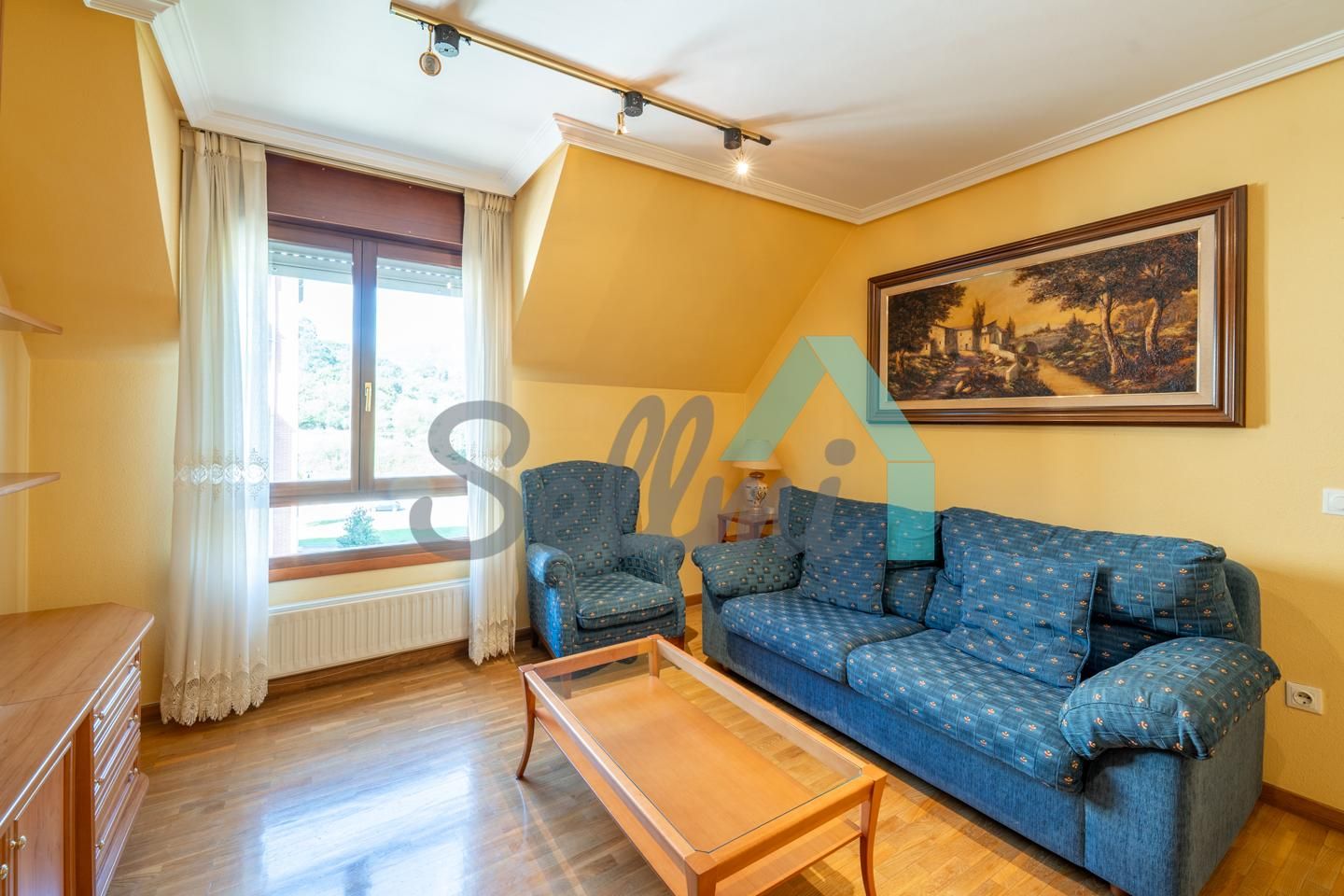 Living room of Flat for sale in Oviedo   with Heating, Parquet flooring and Storage room