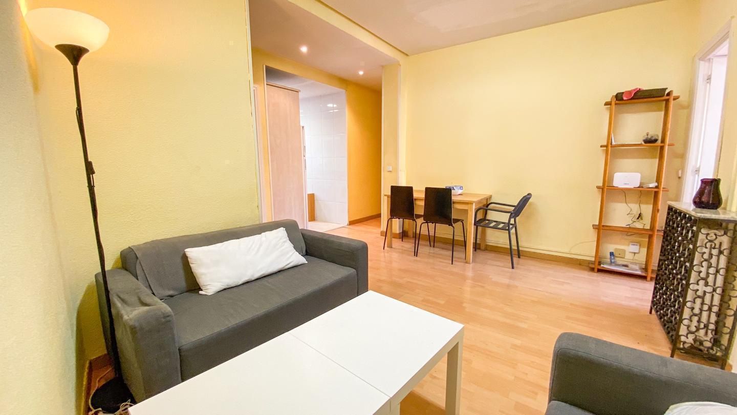 Living room of Flat to rent in  Madrid Capital  with Air Conditioner, Furnished and Internet