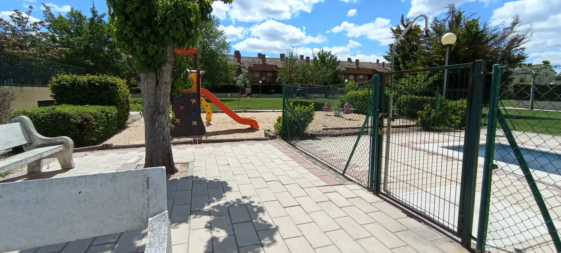 Aparcament de Casa adosada en venda en Simancas amb Calefacció, Jardí privat i Parquet