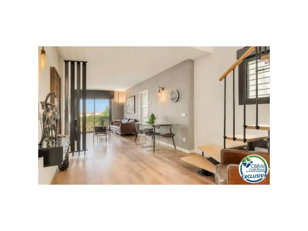 Exterior view of Duplexes for sale in Figueres  with Air Conditioner and Furnished
