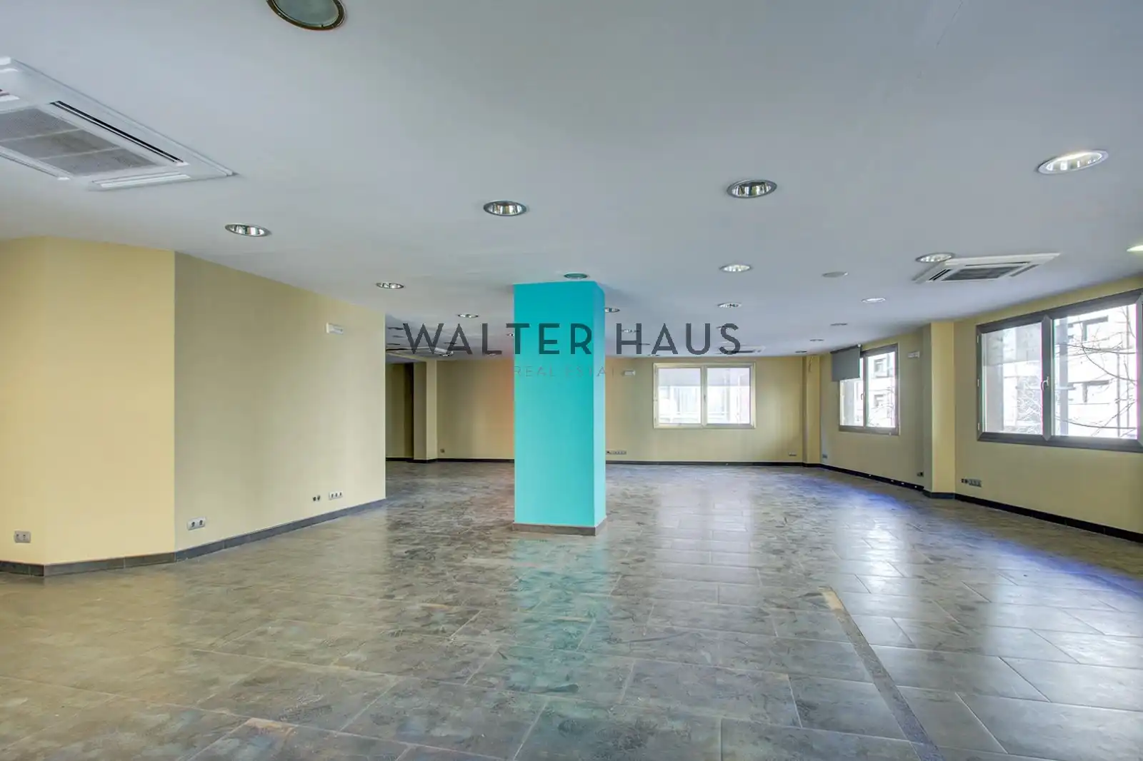 Office for sale in Barcelona  with Air Conditioner