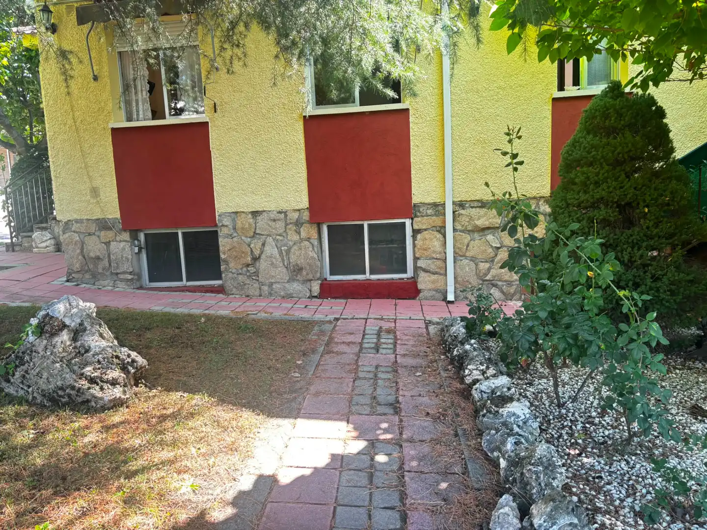 Exterior view of Houses for sale in Uceda  with Air Conditioner, Private garden and Terrace
