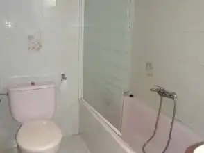 Badezimmer von Wohnung zur Miete in Gijón  mit Heizung und Abstellraum